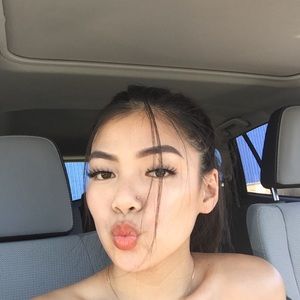 Meet your Poshers, Rebecca and Ericka